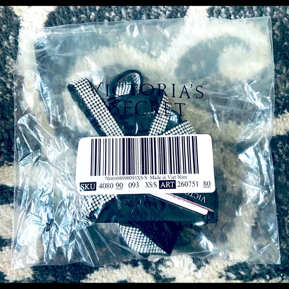 NWT Victoria’s Secret Shine Strap Garter Belt Size Small/Medium - Picture 3 of 3